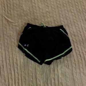 UNDER ARMOR athletic shorts size S.